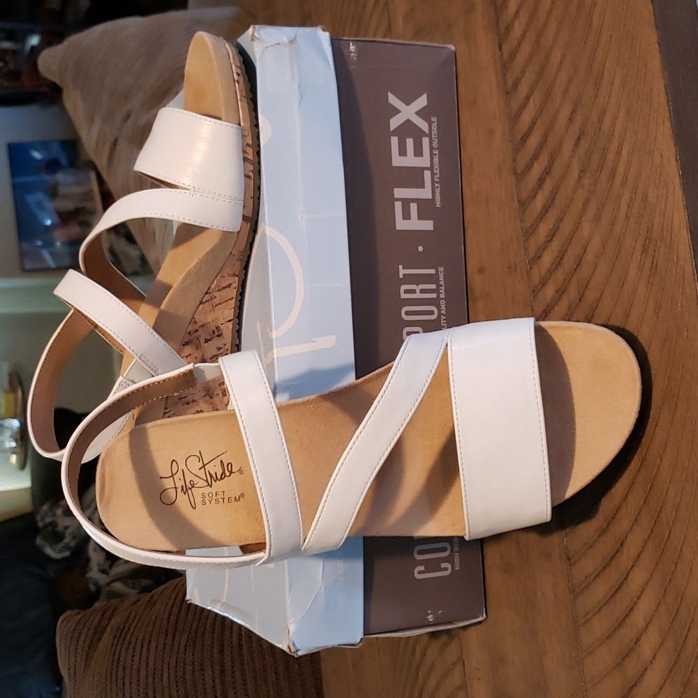 White Leather Sandals, Life Stride, Sz 7.5 M New In Box